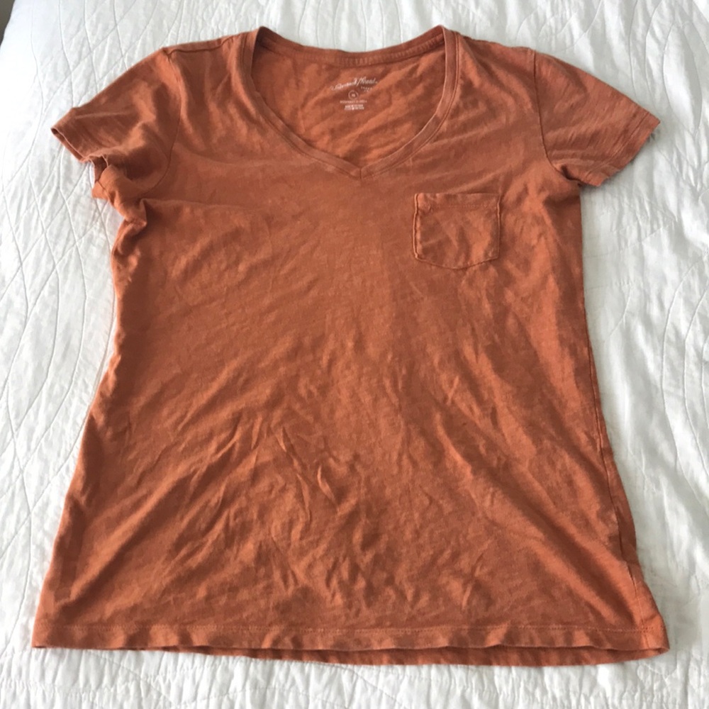 Fall tee in great condition!